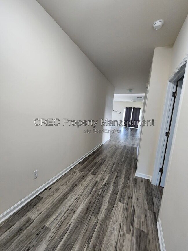 Building Photo - 260 Hyrne Dr