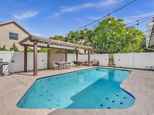 Building Photo - 9831 SW 58th Ct