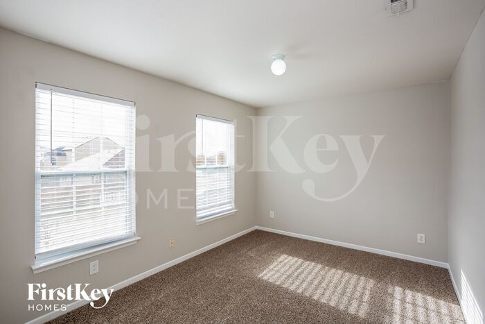 Building Photo - 10074 Golden Dr