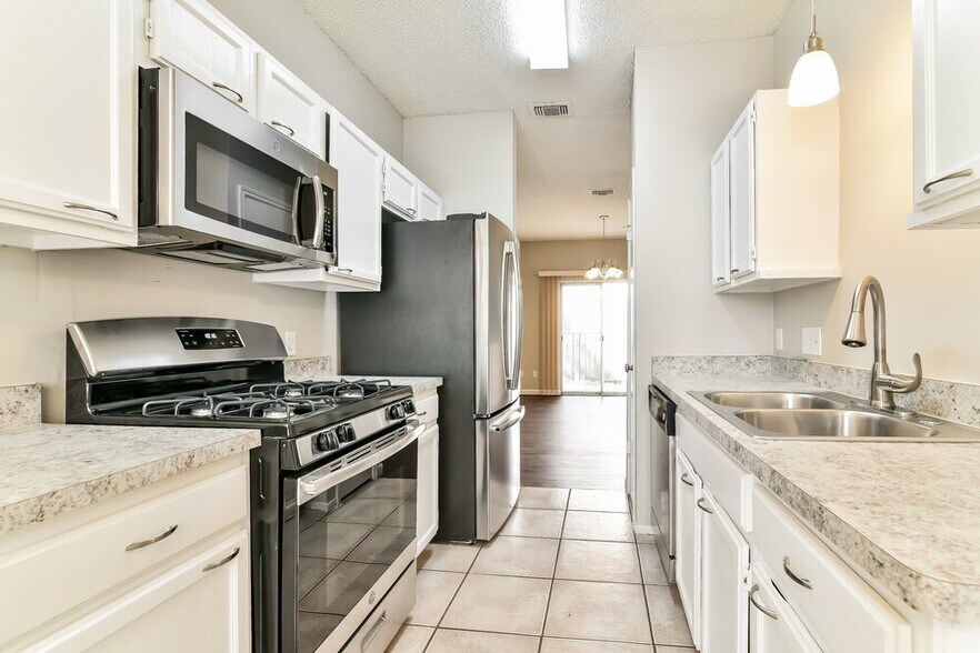 Building Photo - 8123 Summer Trail Dr