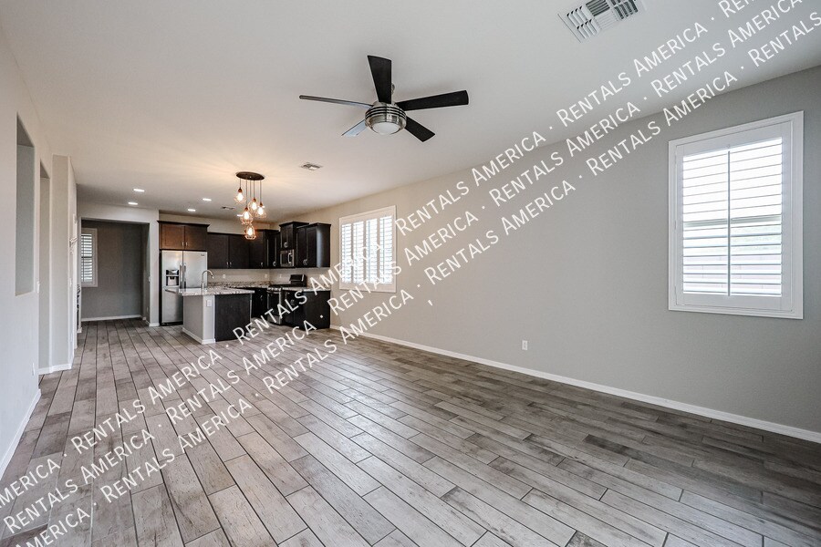 Building Photo - 1936 S Sycamore Pl