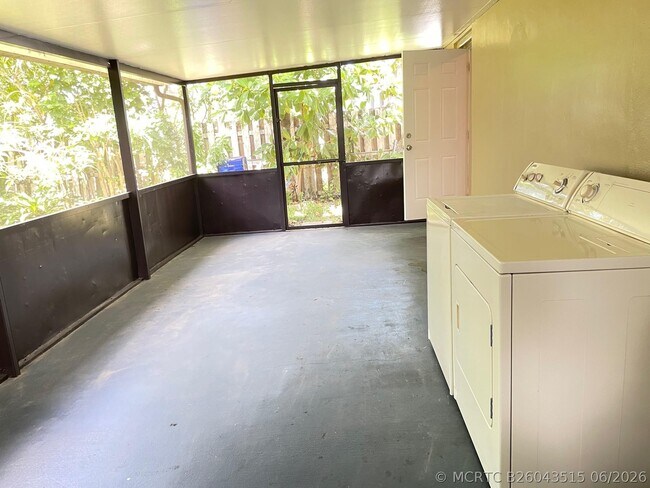 Building Photo - 630 N 69th Ave
