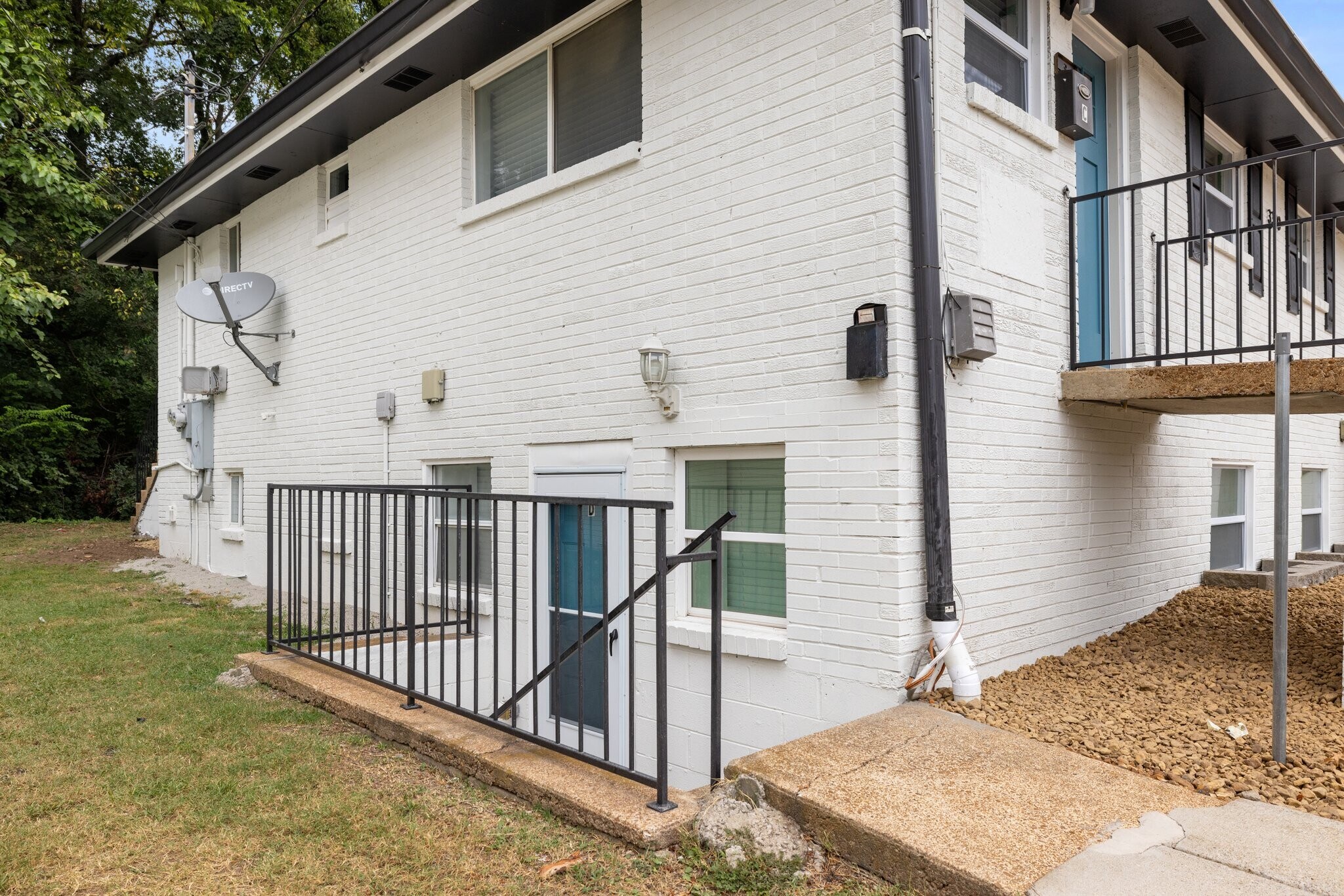 Unit D Entrance - 3320 Clifton Ave