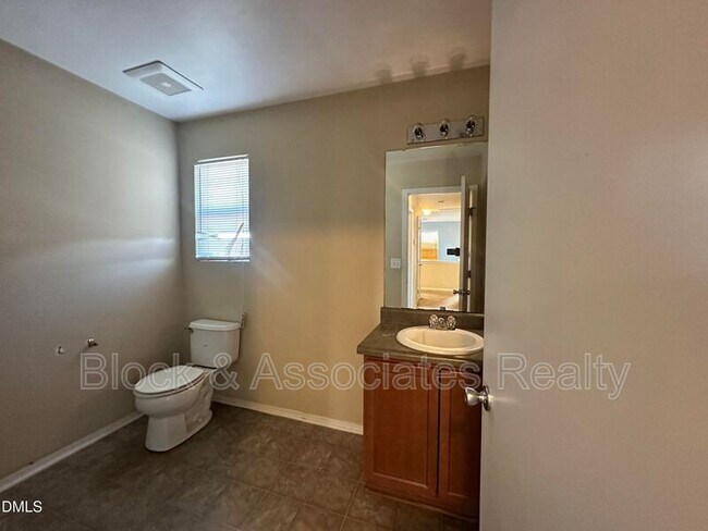 Building Photo - 502 Kerriann Ln