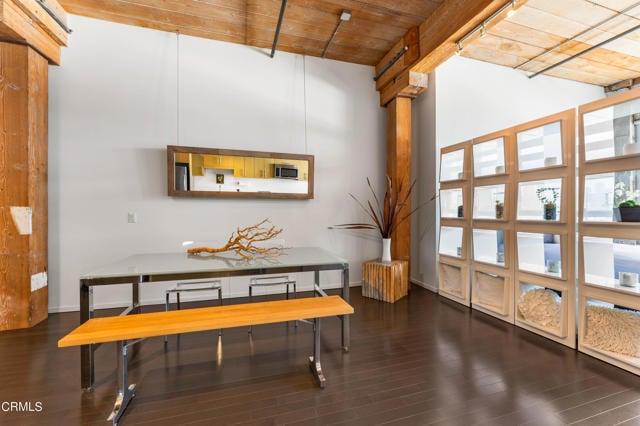 Building Photo - 530 S Hewitt St