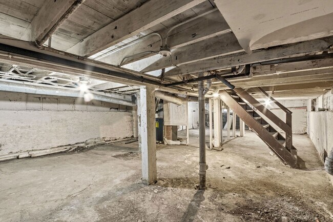 Building Photo - 6913 S Throop St