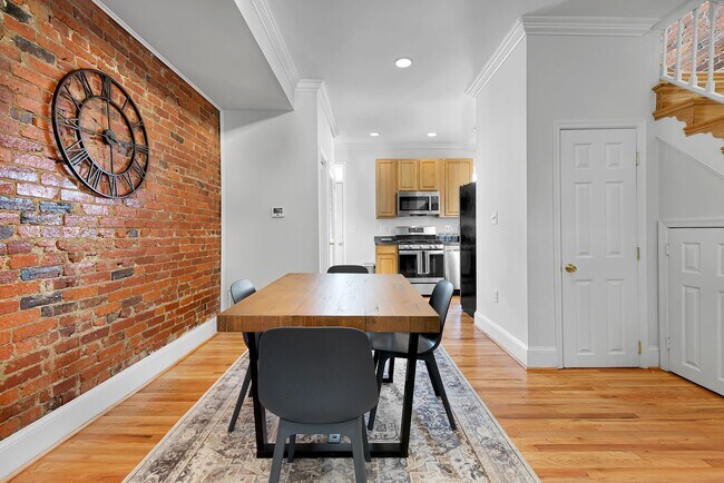 Building Photo - 1037 5th St NE
