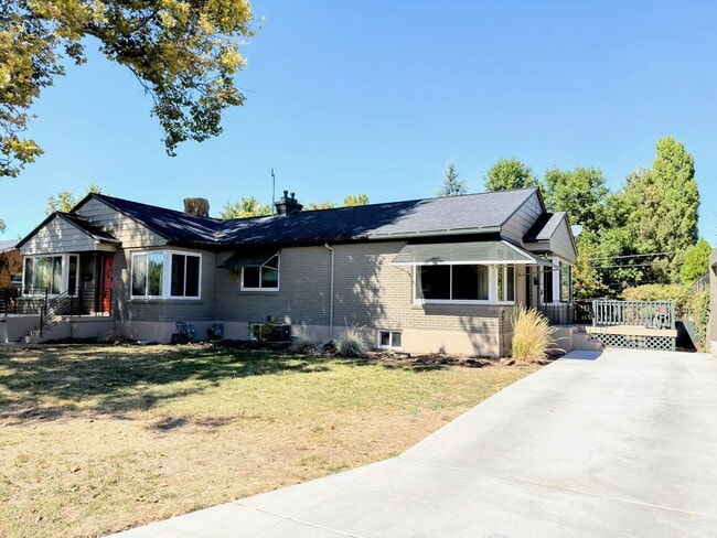 Building Photo - 1023 E Millbert Ave