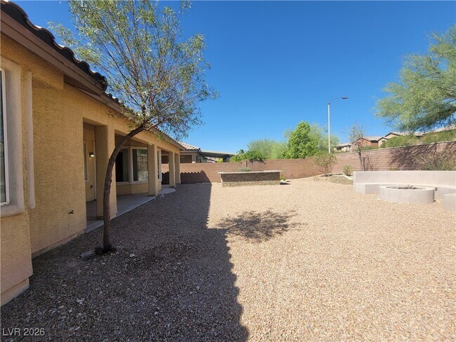 Building Photo - 9338 Wilderness Glen Ave