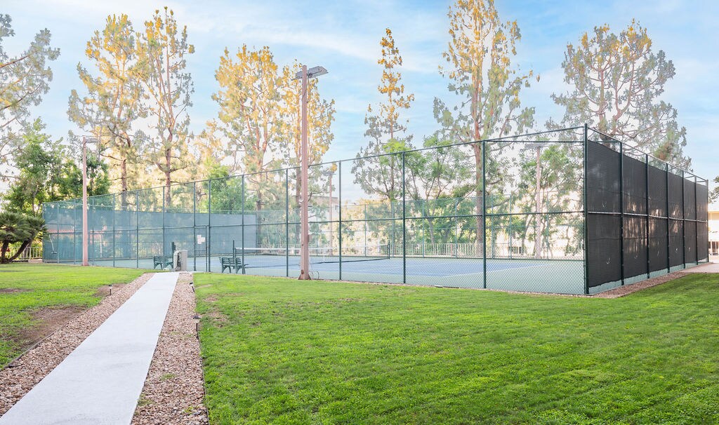 Building Photo - 100 S Doheny Dr