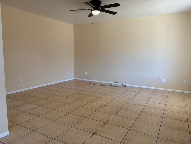 Building Photo - 55+ Single level home - Community Pool