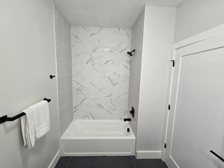 Building Photo - 130 Ellis Ave