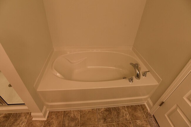 Building Photo - Beautiful Townhome. ***No Pets***