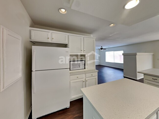 Building Photo - 7592 Mermaid Song Ct