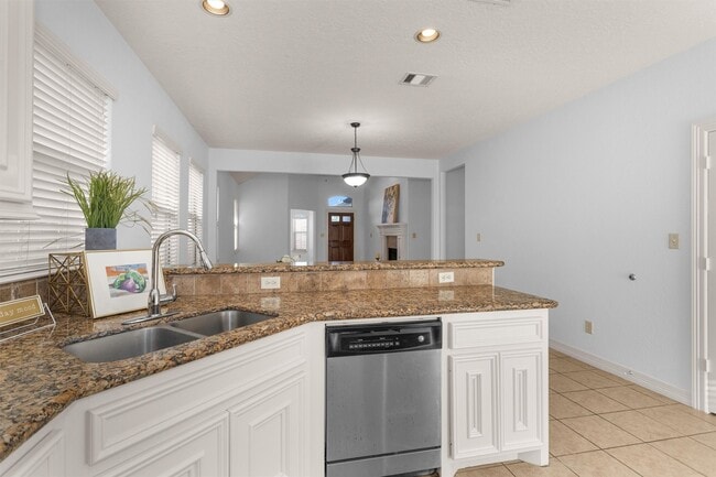 Building Photo - 111 Cove Pl