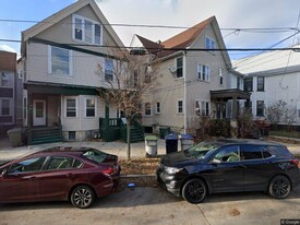 Building Photo - 1549A N Warren Ave