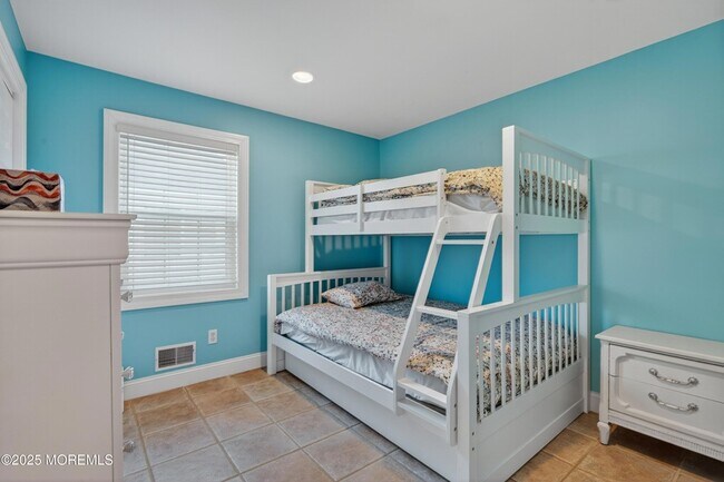 Building Photo - B19 Haddonfield Ave