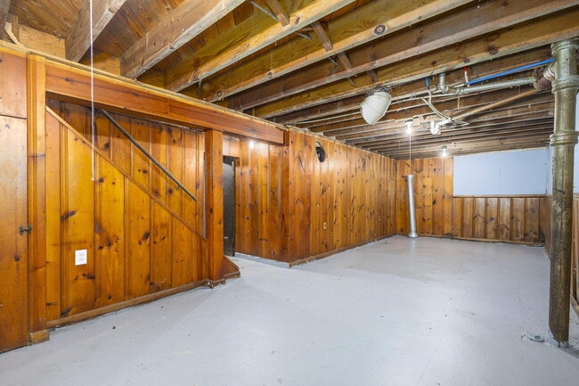Building Photo - 16556 Ardmore St