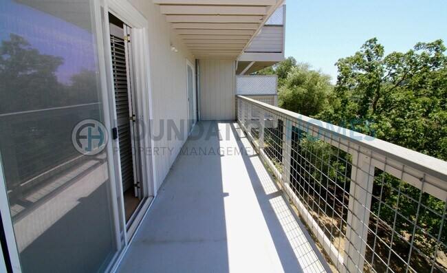 Building Photo - 93 Live Oak Ave