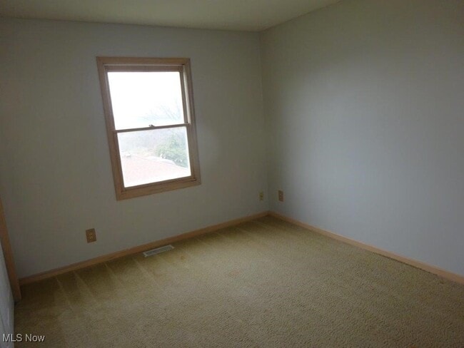 Building Photo - 1050 Mazepa Trail