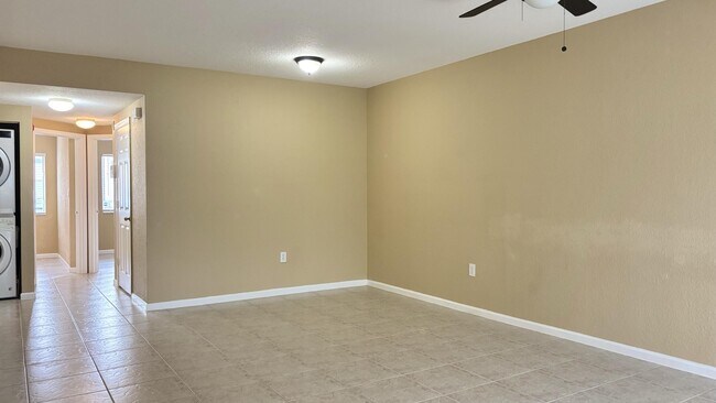 Building Photo - 1103 Golden Lakes Blvd