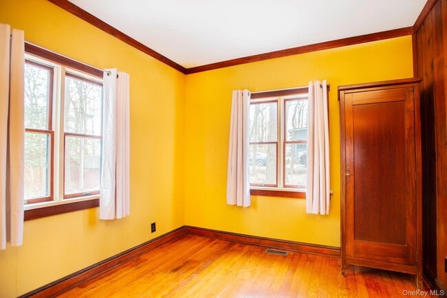 Building Photo - 11 Locust Dr