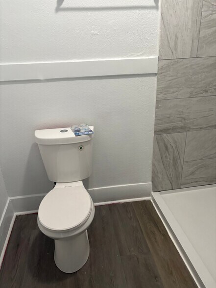 Building Photo - 402 E 43rd Pl