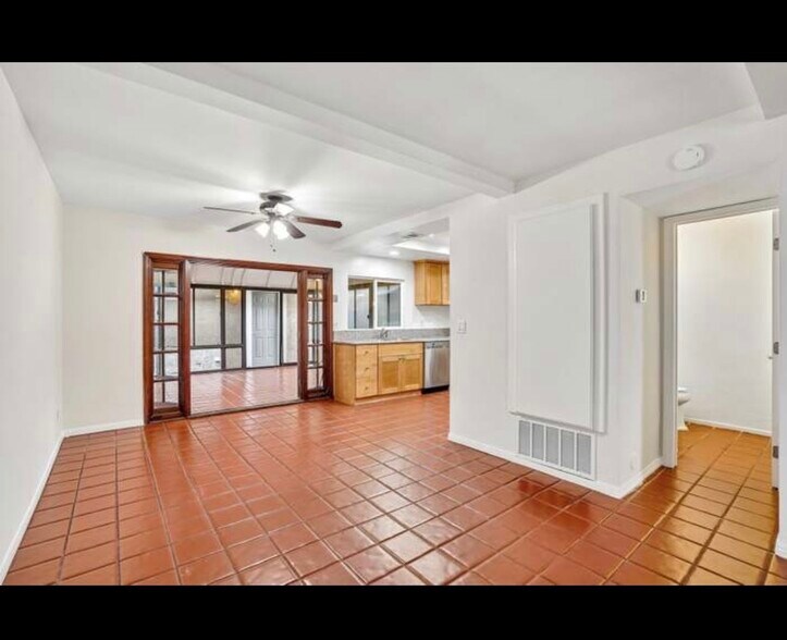 Building Photo - 15210 Shadybend Dr
