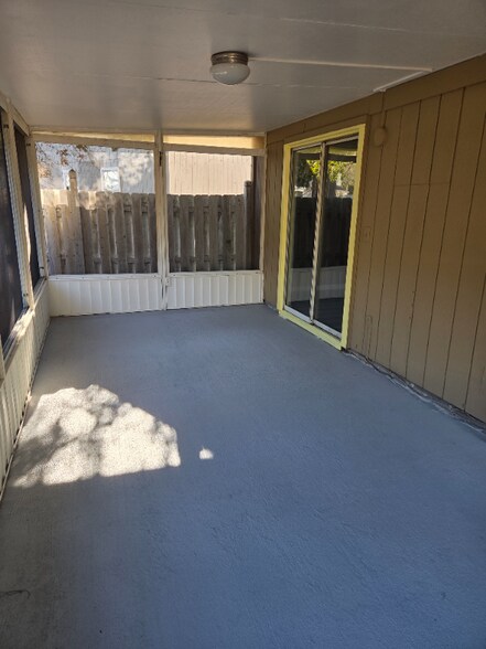 Building Photo - 9527 Glenn Abbey Way