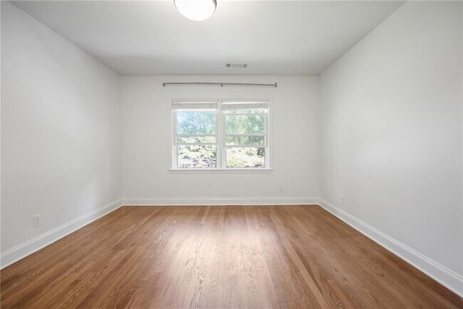 Building Photo - 2134 Beecher Cir SW
