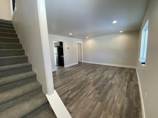 Building Photo - New Townhouse with 3 bedrooms / 2.5 bathrooms
