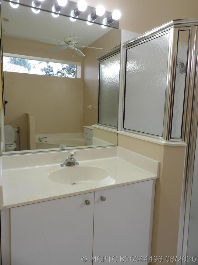 Building Photo - 557 SW New Castle Cove