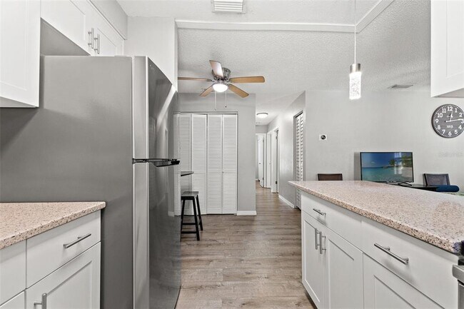 Building Photo - 923 E 12th Ave