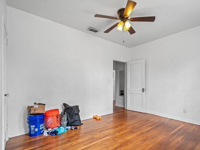 Building Photo - 220 Rivoli Rd