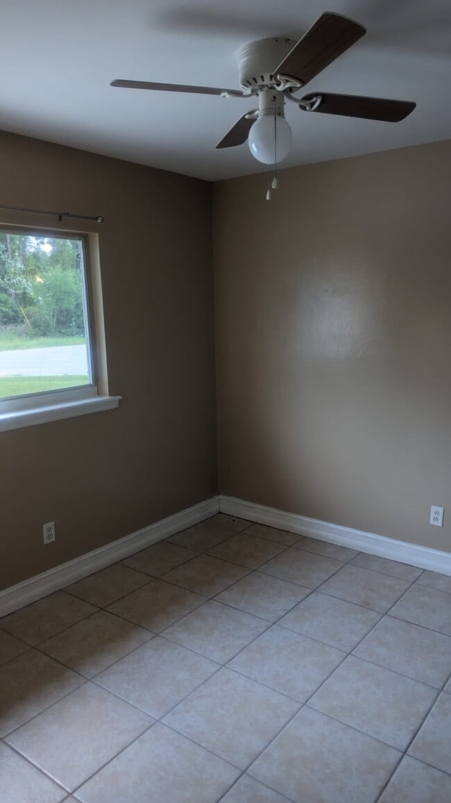 Building Photo - 513 Meadow Rd