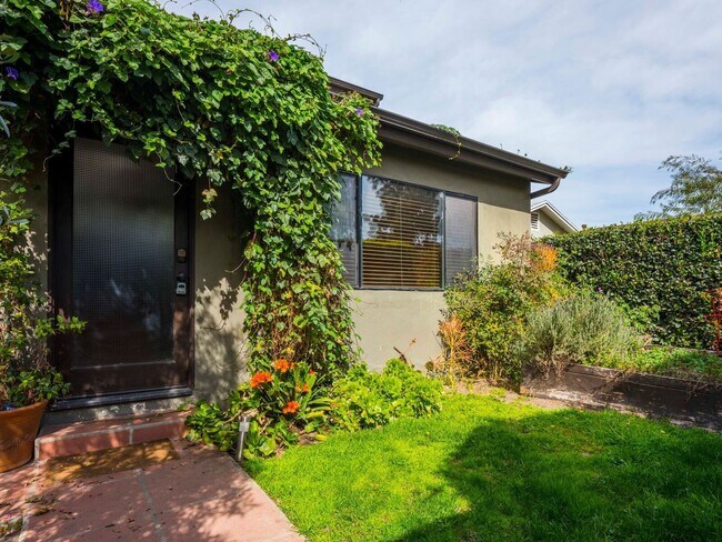 Building Photo - Private 3+2 Single Family Home on the Marina Del Rey/Mar Vista Border!!!