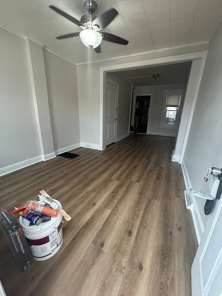 Building Photo - 1045 Fehrs Ct
