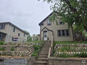 Building Photo - Recently remodeled 4 bedroom house in St P...