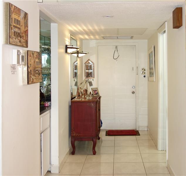 Building Photo - 2901 S Palm Aire Dr