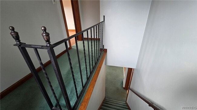 Building Photo - 1 Cresthaven Dr