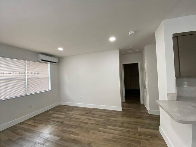 Building Photo - 365 NE 55th Terrace
