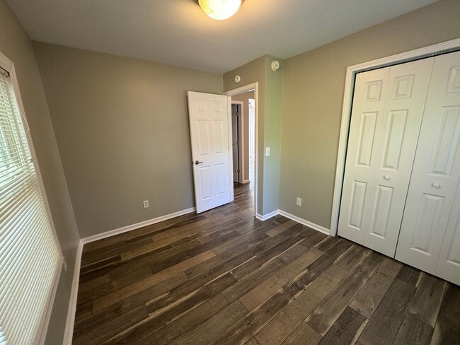 Building Photo - Available to Show