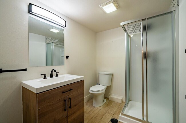 Building Photo - 6389 N Commercial Ave