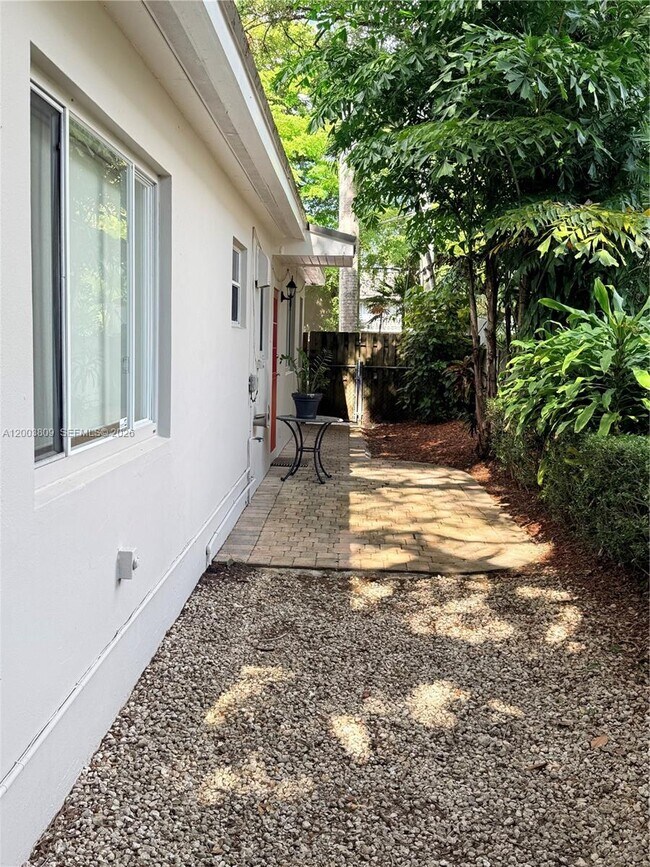 Building Photo - 3031 Center St