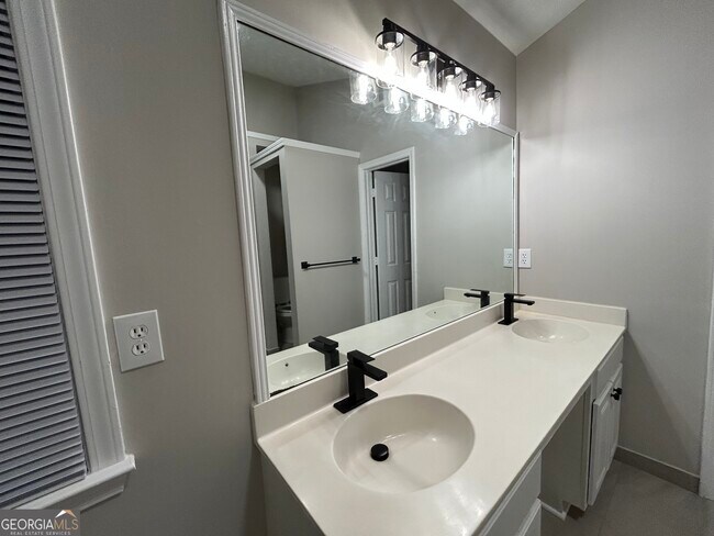 Building Photo - 2715 White Blossom Ln