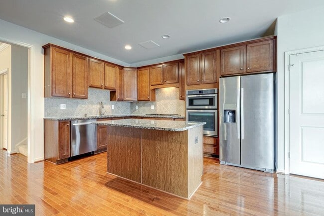 Building Photo - 42541 Dreamweaver Dr