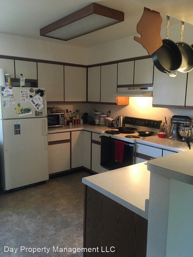 Building Photo - 410 Fox Shores Dr