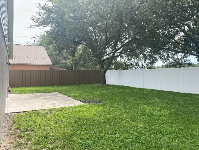 Building Photo - Beautiful Home Located In Tavares
