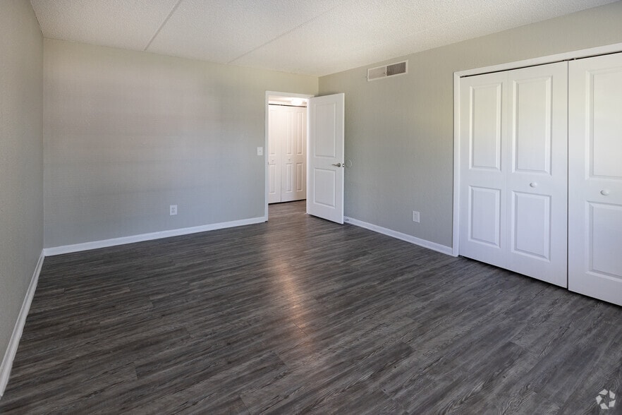 1BR,1BA-750SF-Bedroom - Alderman Park Apartments
