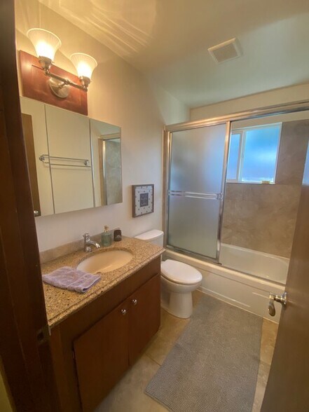 Bath - 6039 SE Center St